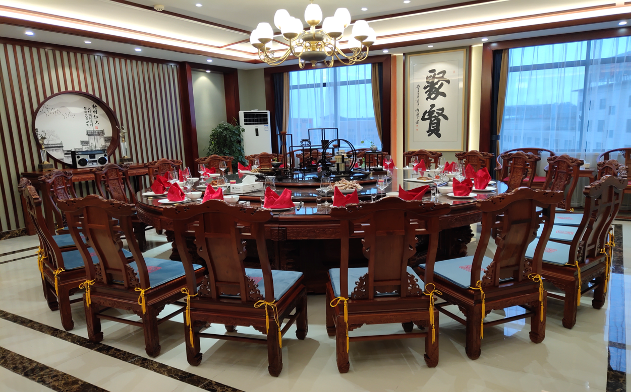 中式家(jiā)裝套間(jiān)